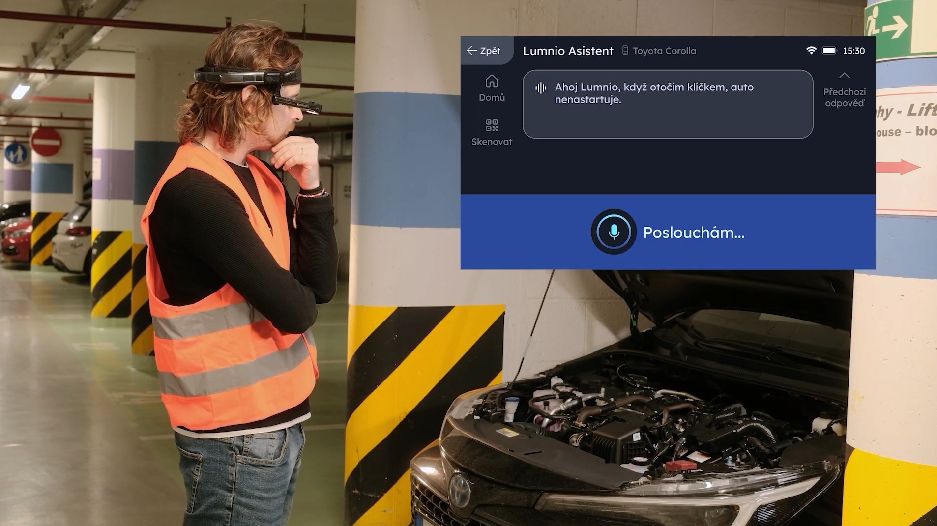 Technician using maintenance software Lumnio and its AI during a repair